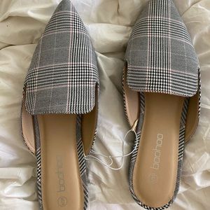 Boohoo plaid pointed slides/mules